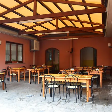 Ai Canipai Hotel *